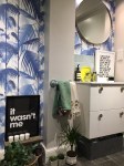 Liznylon_Bathroom_with_Cole_and_Son_Wallpaper