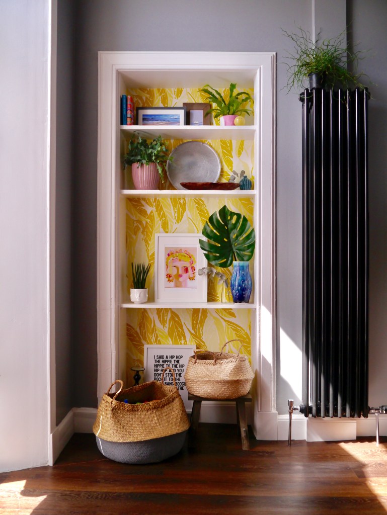 liznylon_kitchen_shelfie_with_yellow_wallpaper_summer_vibes 2