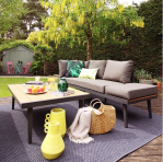Seasons_in_colour_adds_pops_of_yellow_to_outdoor_livingroom