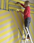 Liznylon_needs_a_ladder_to_paint_wall_mural