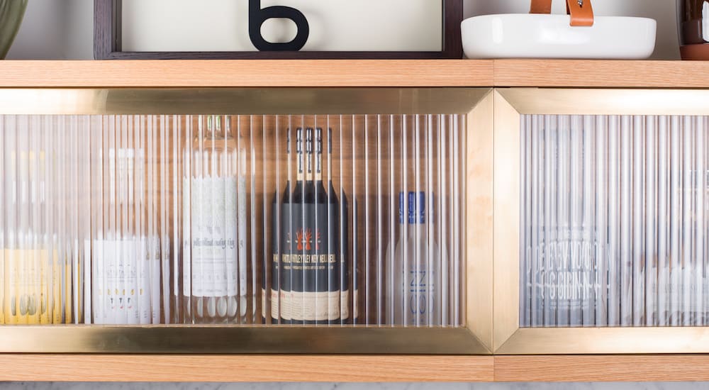 Papilio_Kitchens_Victoria-Town-House-reeded-glass-unit