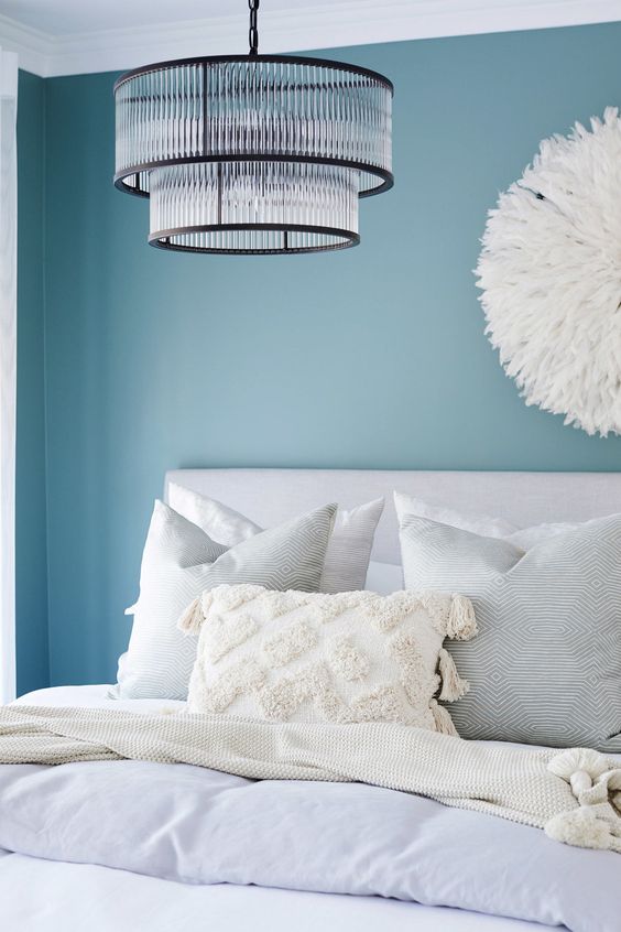 Three_Birds_Renovation_Reeded_Glass_chandelier_by_BeaconLighting