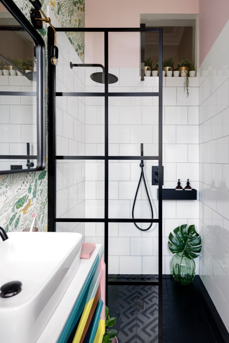 Liznylon_bathroom_luxe_shower_black_frame_shower_screen_white_tiles