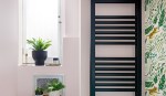 Liznylon_bathroom_pink_and_green_with_black_radiator_reeded_glass_window_lr