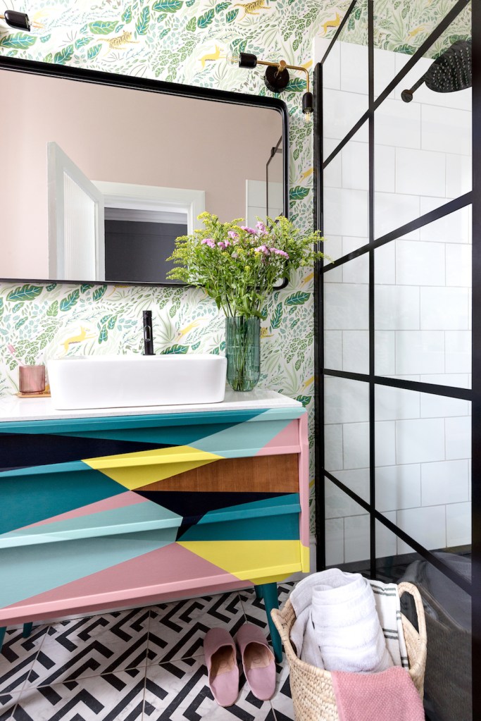 Liznylon_bathroom_upcycled_midcentury_vanity_black_frame_shower_screen