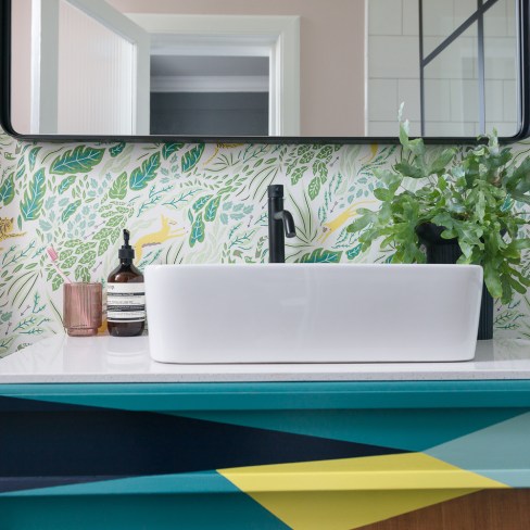 Liznylon_bathroom_vanity_basin_black_faucet