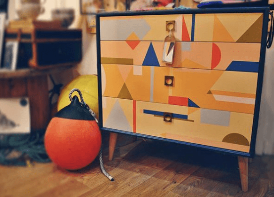 appyRetroFurniture_Midcentury_painted_dresser_with_brass_handles