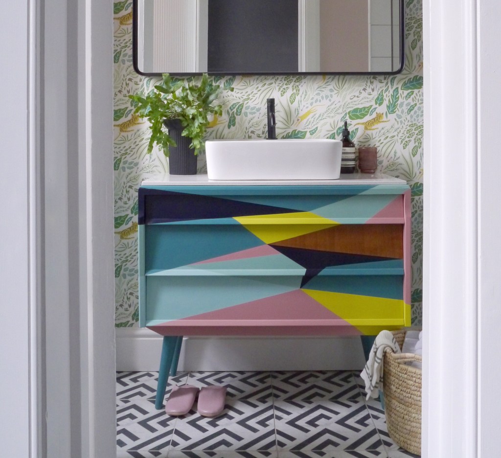 Liznylon_AFTER_upcycled_vanity_painted_furniture