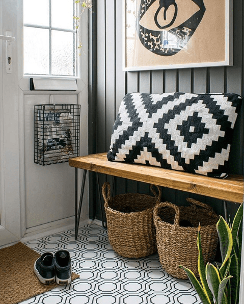 Grillo_Design_entry_with_seating_and_storage