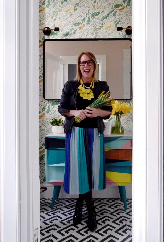 Liz_Engelsen_in_winning_bathroom