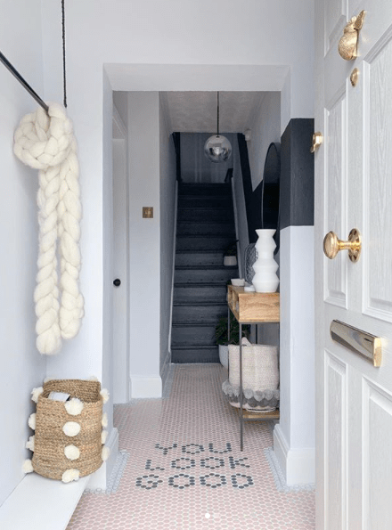 Lust_living_bright_stylish_hallway_monochrome_and_blush