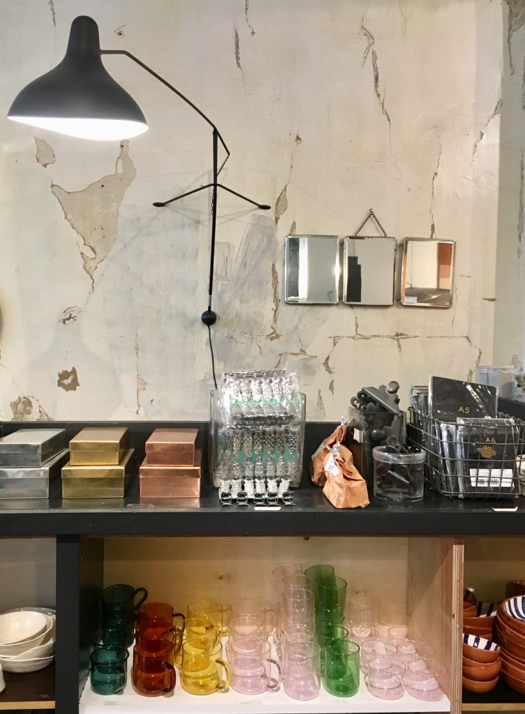 Liznylon_falls_in_love_with_Ailleurs_paris