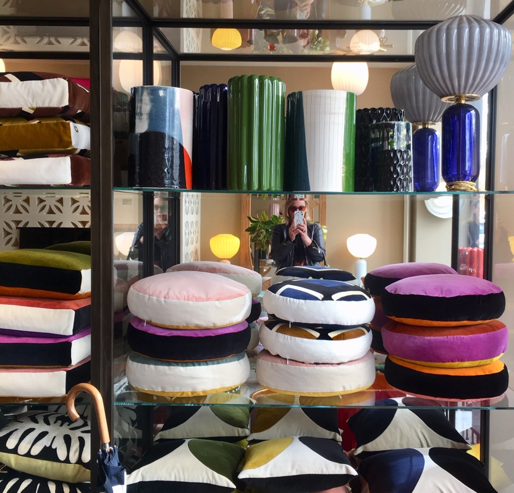 Liznylon_top_pick_at_India_Mahdavi_cushions_and_lights