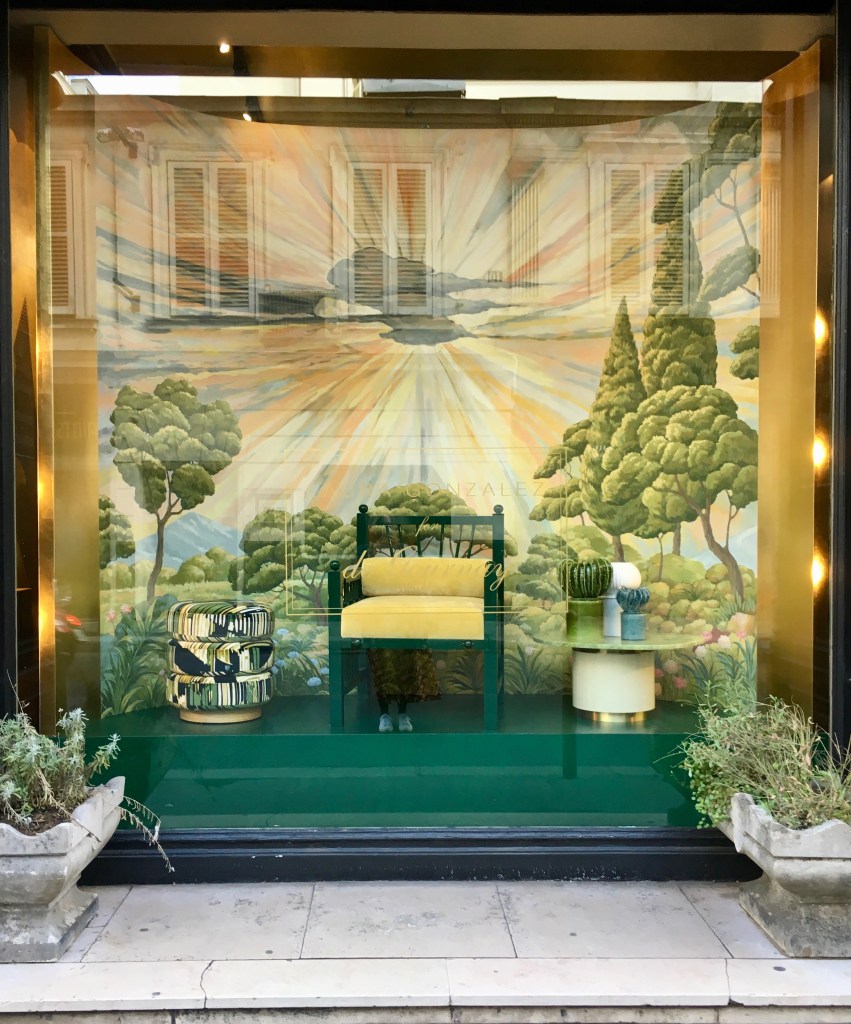 De_Gournay_window_with_hand_painted_wallpaper_in_Paris