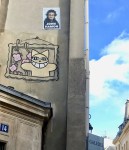 Liznylon_checks_out_Parisian_street_art