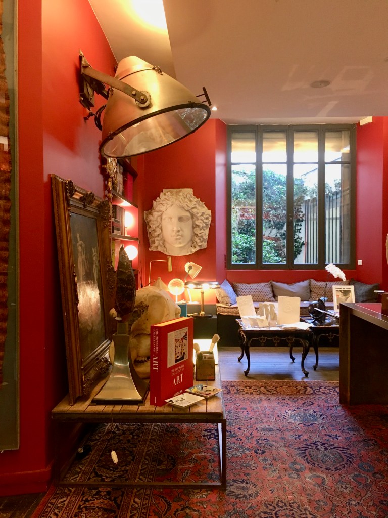 Liznylon_visits_Assouline_book_shop_paris