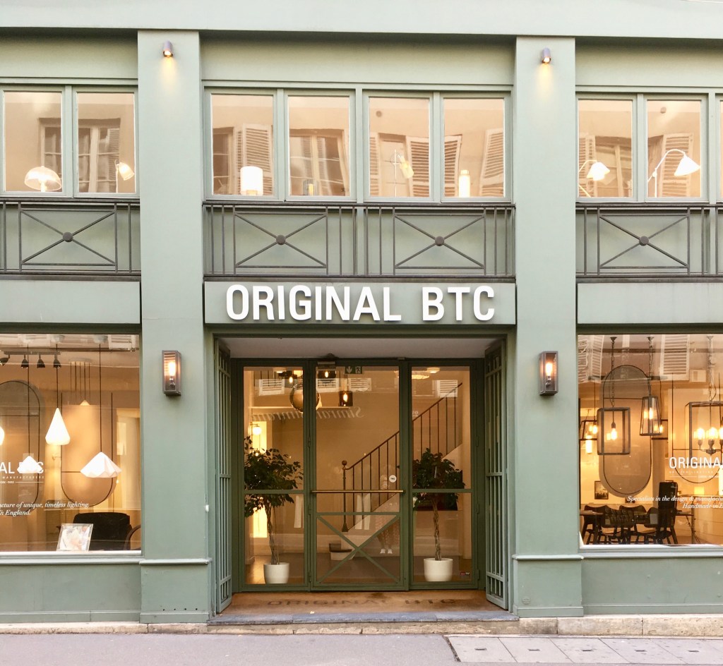 Liznylon_visits_Original_BTC_lighting_paris