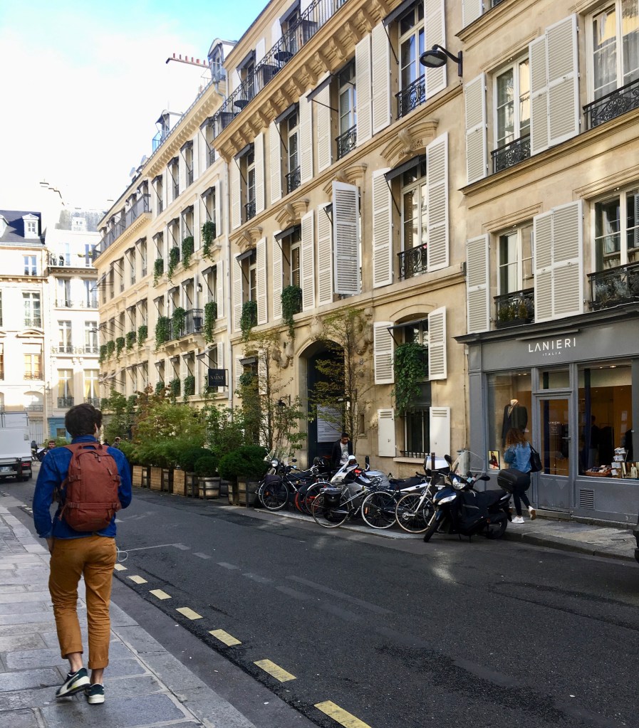 Liznylon_visits_the_glam_Saint_Germain_in_Paris